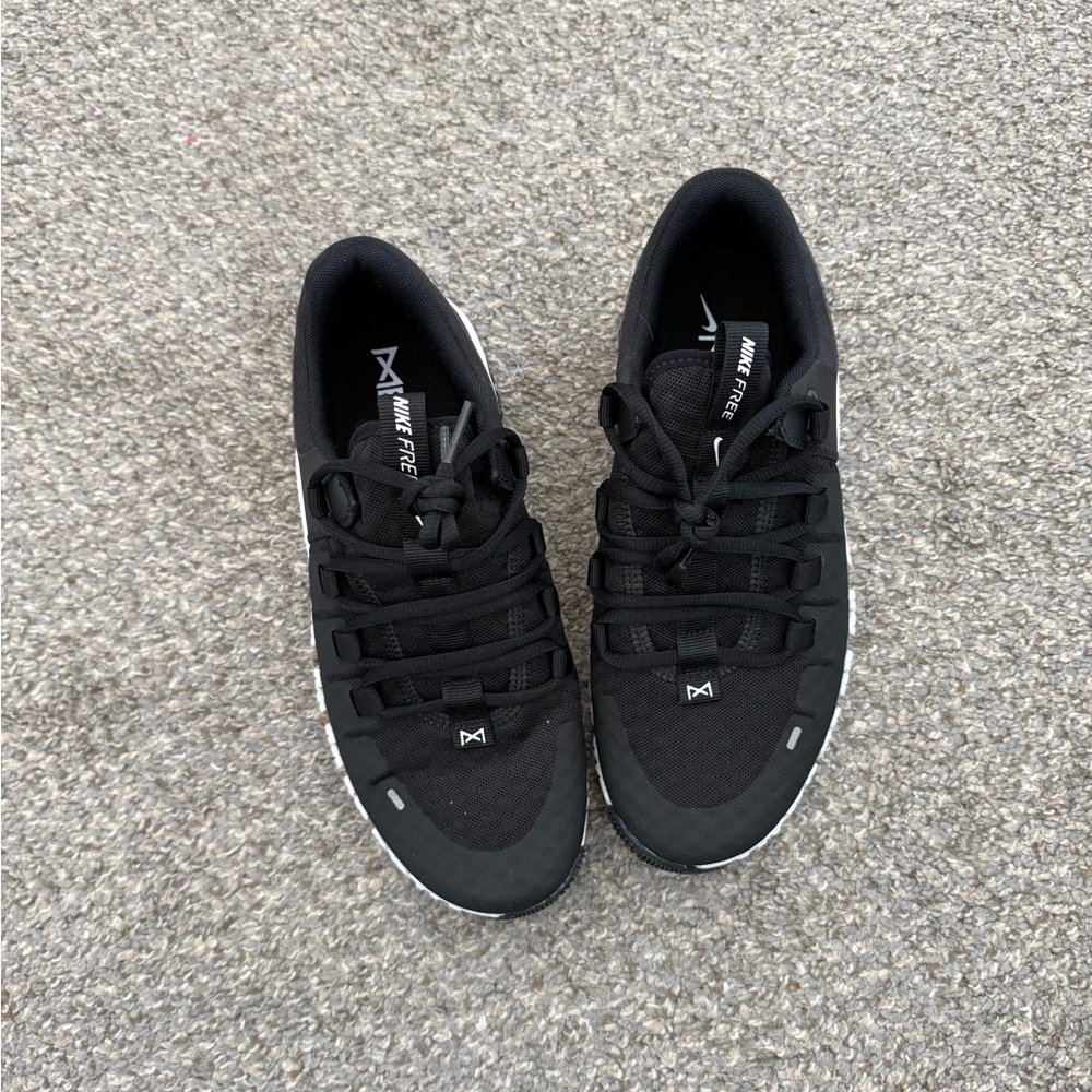 Never Worn Black Nike shoes